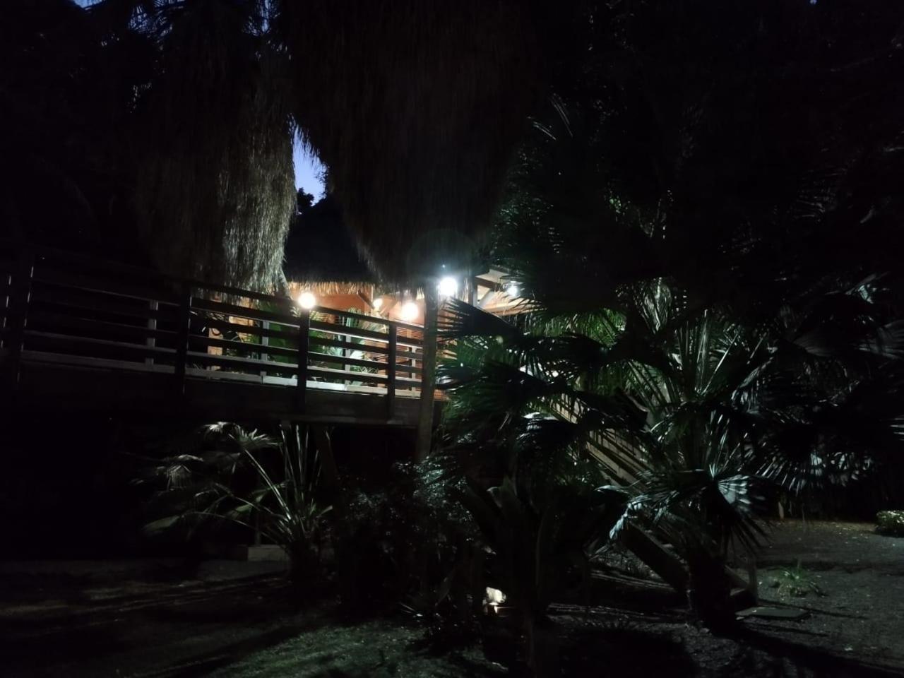 Gite Du Manial "Cabane Du Sentier Des Etoiles" Pointe-Noire Exterior photo